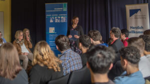 Mehr über den Artikel erfahren Landesministerin Wiebke Osigus würdigt Seminarprojekt am GaBö
