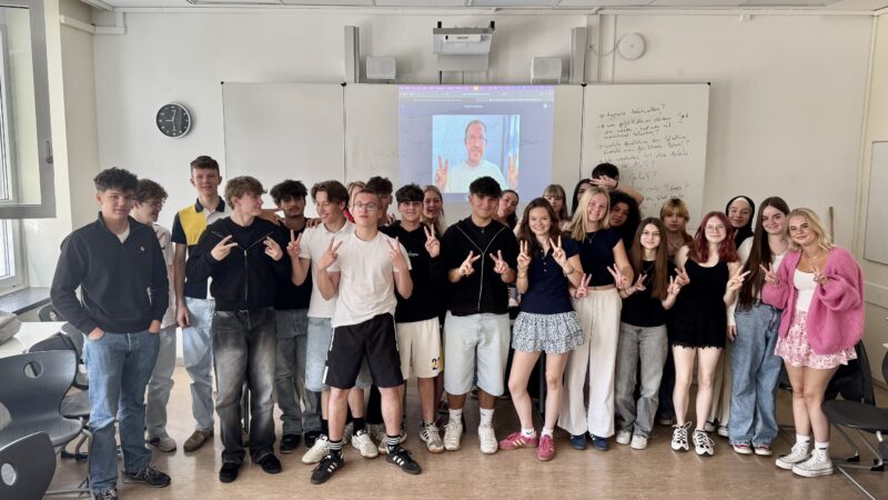Die Schüler*innen der 10a beim Classchat mit Carsten Koch