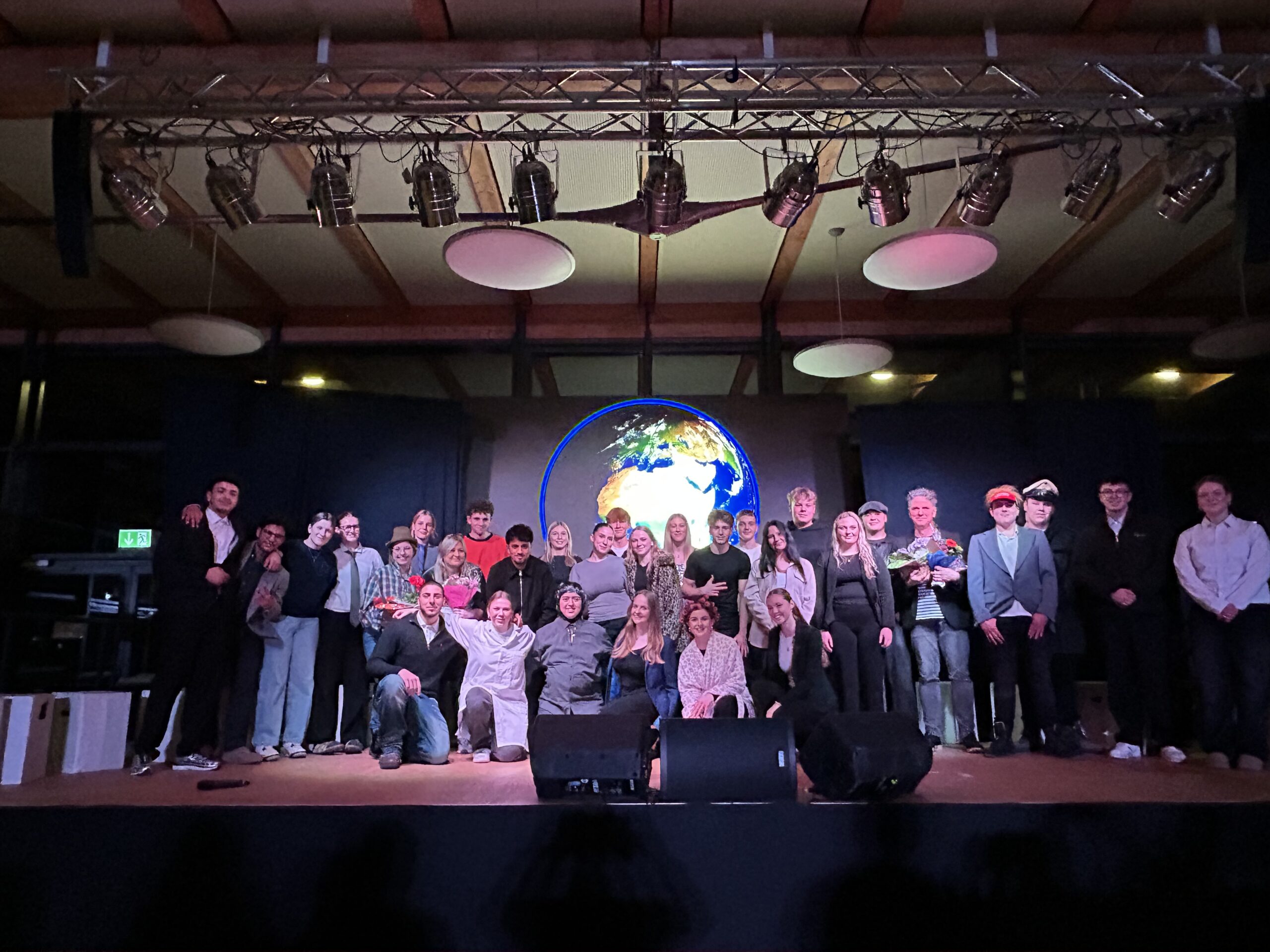 Du betrachtest gerade Großer Applaus für die Theater-Werkschau des 13. Jahrgangs