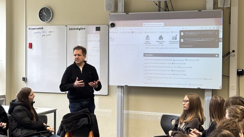 Besuch des Ersten Kreisrats Torsten Wendt in den 8. Klassen