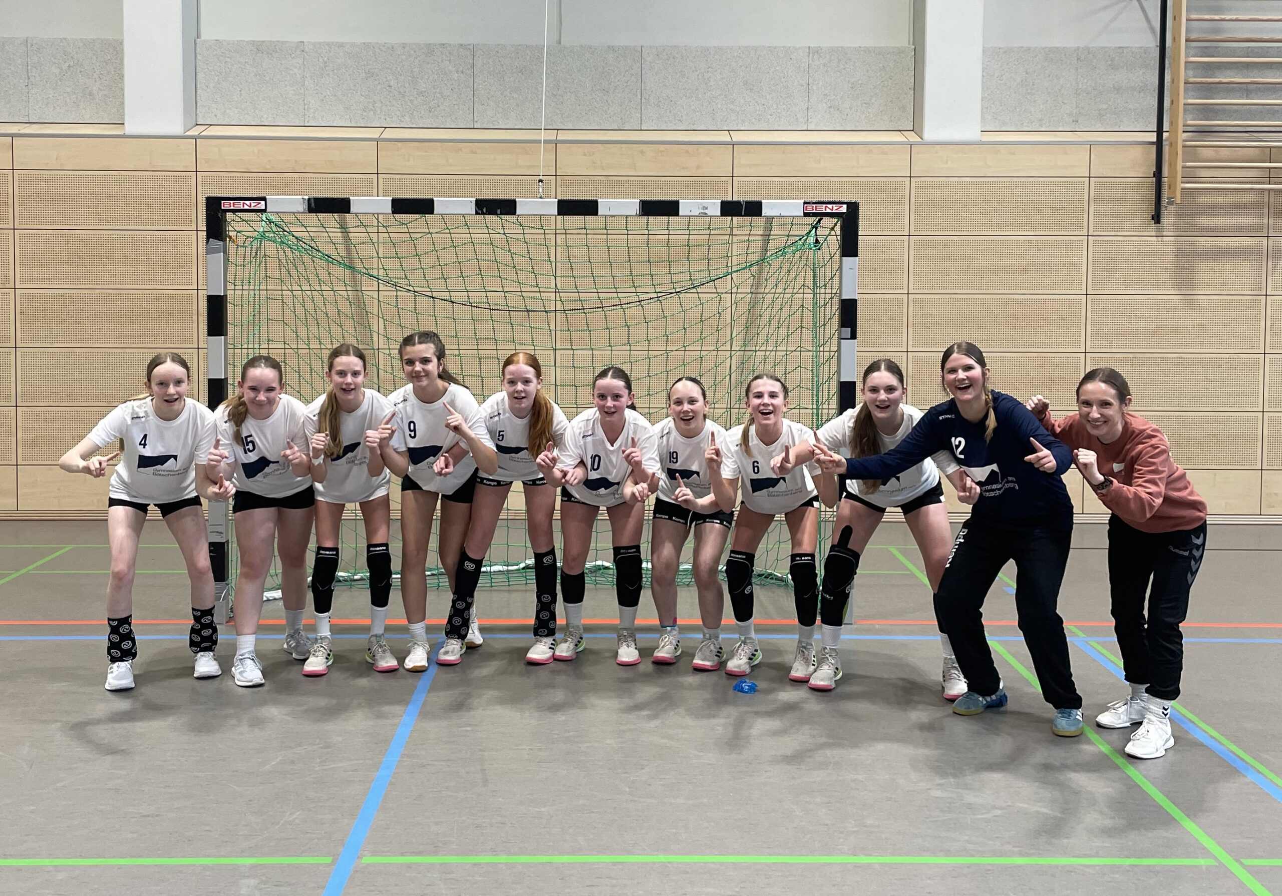 Du betrachtest gerade Jugend trainiert: GaBö-Handballerinnen werden U16-Vizemeisterinnen in Niedersachsen
