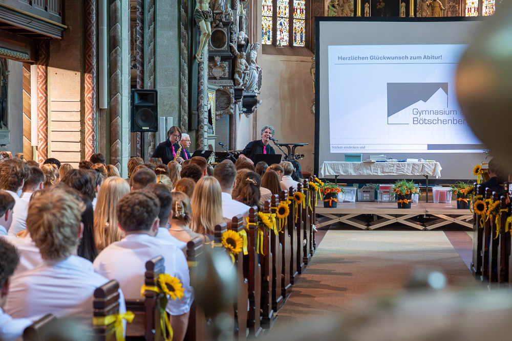 Du betrachtest gerade Ein besonderer Abschied – Abiturentlassung 2026 in der St. Stephani Kirche