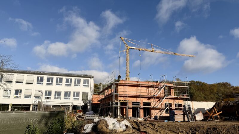 Baufortschritt am NTW-Trakt: Der Neubau wächst in die Höhe